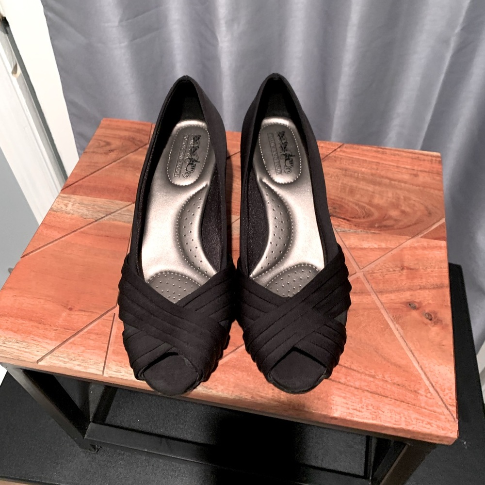 Black heels - Picture 1 of 3